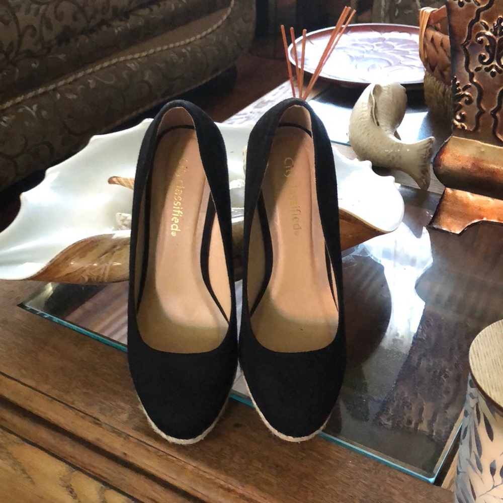 CityClassified Black Suede Espadrille size 8